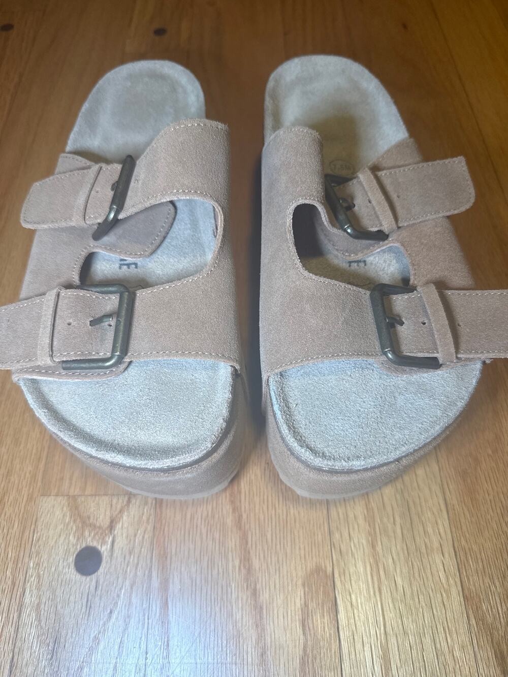 NEW CUSHIONAIRE Lane Double Buckle Sandals Taupe Suede Women’s 7.5 NWOT